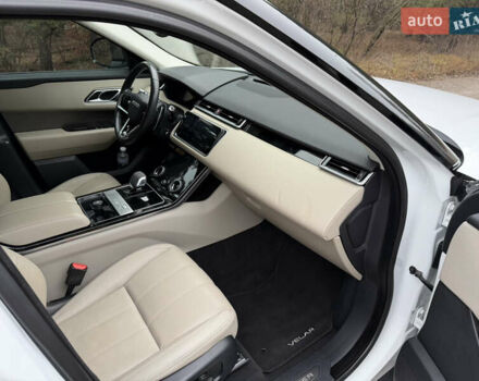 Білий Ленд Ровер Рендж Ровер Велар, об'ємом двигуна 2 л та пробігом 108 тис. км за 44999 $, фото 45 на Automoto.ua