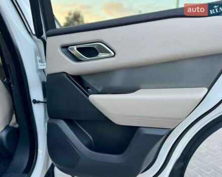 Белый Ленд Ровер Рендж Ровер Велар, объемом двигателя 2 л и пробегом 113 тыс. км за 41999 $, фото 40 на Automoto.ua