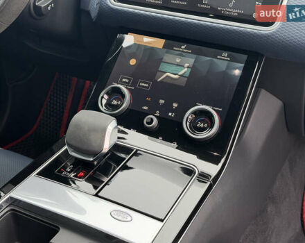 Белый Ленд Ровер Рендж Ровер Велар, объемом двигателя 2 л и пробегом 28 тыс. км за 48900 $, фото 27 на Automoto.ua