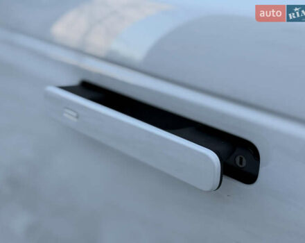 Белый Ленд Ровер Рендж Ровер Велар, объемом двигателя 2 л и пробегом 63 тыс. км за 44900 $, фото 20 на Automoto.ua