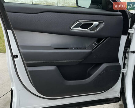 Білий Ленд Ровер Рендж Ровер Велар, об'ємом двигуна 2 л та пробігом 25 тис. км за 45000 $, фото 65 на Automoto.ua