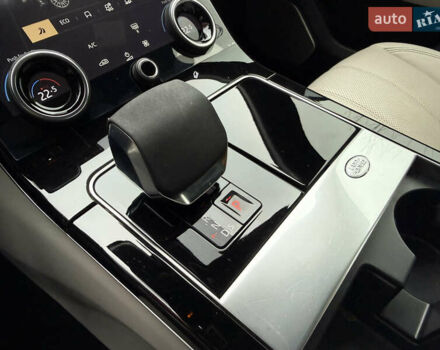 Білий Ленд Ровер Рендж Ровер Велар, об'ємом двигуна 2 л та пробігом 60 тис. км за 44900 $, фото 31 на Automoto.ua