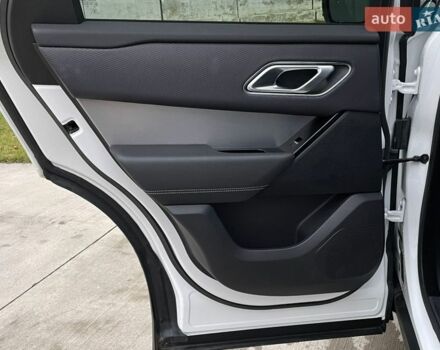 Білий Ленд Ровер Рендж Ровер Велар, об'ємом двигуна 2 л та пробігом 24 тис. км за 42500 $, фото 61 на Automoto.ua