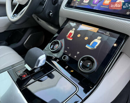 Белый Ленд Ровер Рендж Ровер Велар, объемом двигателя 2 л и пробегом 63 тыс. км за 44999 $, фото 48 на Automoto.ua