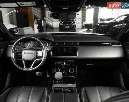 Білий Ленд Ровер Рендж Ровер Велар, об'ємом двигуна 3 л та пробігом 102 тис. км за 48900 $, фото 66 на Automoto.ua