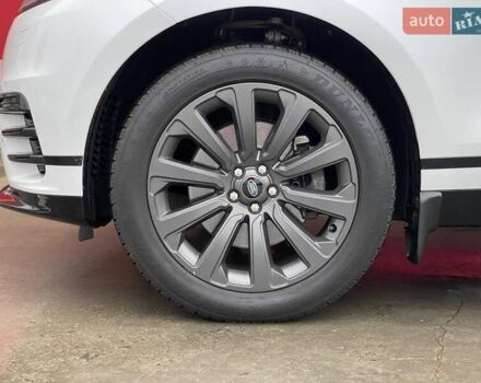 Белый Ленд Ровер Рендж Ровер Велар, объемом двигателя 2 л и пробегом 45 тыс. км за 64999 $, фото 85 на Automoto.ua