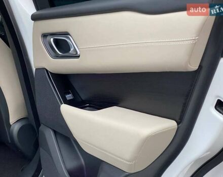 Белый Ленд Ровер Рендж Ровер Велар, объемом двигателя 2 л и пробегом 45 тыс. км за 64999 $, фото 44 на Automoto.ua