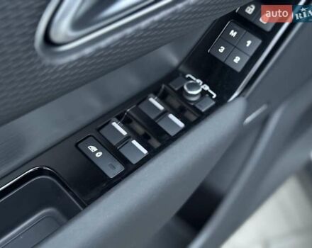 Белый Ленд Ровер Рендж Ровер Велар, объемом двигателя 2 л и пробегом 65 тыс. км за 54900 $, фото 18 на Automoto.ua