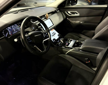 Білий Ленд Ровер Рендж Ровер Велар, об'ємом двигуна 2 л та пробігом 44 тис. км за 60000 $, фото 9 на Automoto.ua