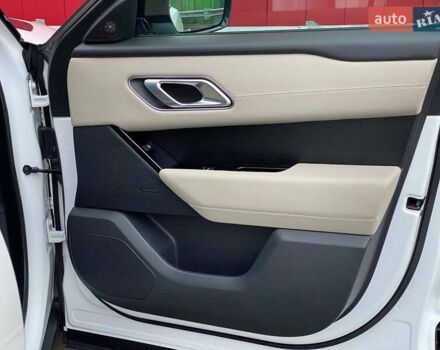 Белый Ленд Ровер Рендж Ровер Велар, объемом двигателя 2 л и пробегом 45 тыс. км за 64999 $, фото 41 на Automoto.ua