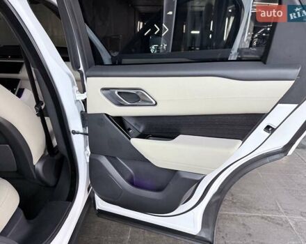 Ленд Ровер Рендж Ровер Велар 2022 в Киеве на Automoto.ua Белый Ленд Ровер Рендж Ровер Велар, объемом двигателя 2 л и пробегом 45 тыс. км за 68500 $, фото 8 на Automoto.ua