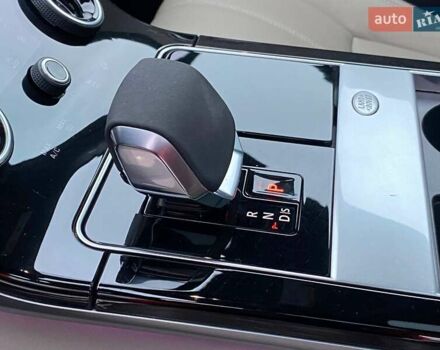 Белый Ленд Ровер Рендж Ровер Велар, объемом двигателя 2 л и пробегом 45 тыс. км за 64999 $, фото 36 на Automoto.ua