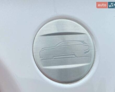 Белый Ленд Ровер Рендж Ровер Велар, объемом двигателя 2 л и пробегом 45 тыс. км за 64999 $, фото 65 на Automoto.ua