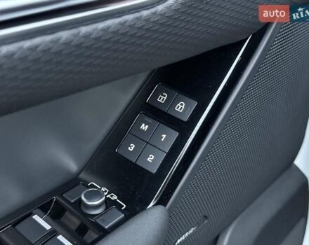 Белый Ленд Ровер Рендж Ровер Велар, объемом двигателя 2 л и пробегом 65 тыс. км за 54900 $, фото 17 на Automoto.ua