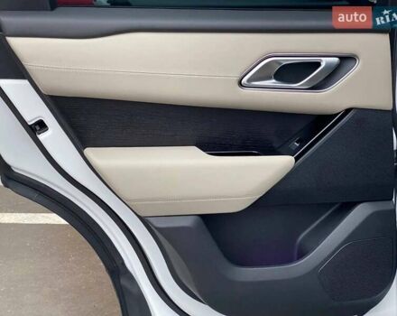 Белый Ленд Ровер Рендж Ровер Велар, объемом двигателя 2 л и пробегом 45 тыс. км за 64999 $, фото 40 на Automoto.ua