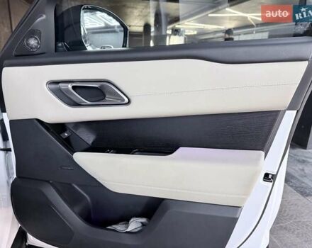 Ленд Ровер Рендж Ровер Велар 2022 в Киеве на Automoto.ua Белый Ленд Ровер Рендж Ровер Велар, объемом двигателя 2 л и пробегом 45 тыс. км за 68500 $, фото 15 на Automoto.ua