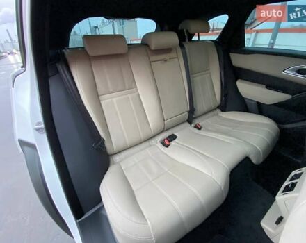 Белый Ленд Ровер Рендж Ровер Велар, объемом двигателя 2 л и пробегом 45 тыс. км за 64999 $, фото 57 на Automoto.ua