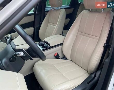 Белый Ленд Ровер Рендж Ровер Велар, объемом двигателя 2 л и пробегом 45 тыс. км за 64999 $, фото 28 на Automoto.ua