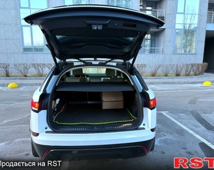 Белый Ленд Ровер Рендж Ровер Велар, объемом двигателя 2 л и пробегом 40 тыс. км за 50000 $, фото 2 на Automoto.ua