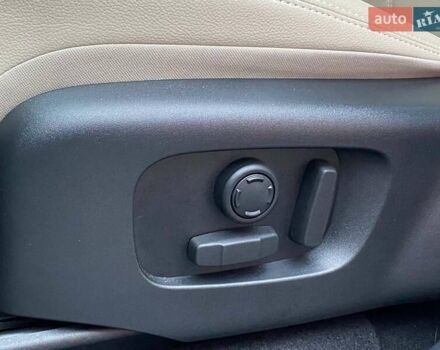 Белый Ленд Ровер Рендж Ровер Велар, объемом двигателя 2 л и пробегом 45 тыс. км за 64999 $, фото 52 на Automoto.ua