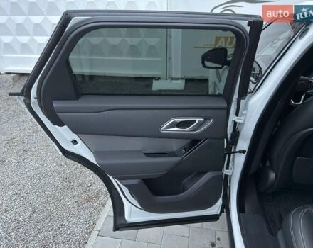 Белый Ленд Ровер Рендж Ровер Велар, объемом двигателя 2 л и пробегом 65 тыс. км за 54900 $, фото 29 на Automoto.ua