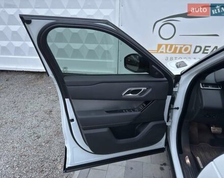 Белый Ленд Ровер Рендж Ровер Велар, объемом двигателя 2 л и пробегом 65 тыс. км за 54900 $, фото 16 на Automoto.ua