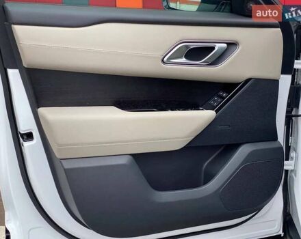 Белый Ленд Ровер Рендж Ровер Велар, объемом двигателя 2 л и пробегом 45 тыс. км за 64999 $, фото 39 на Automoto.ua