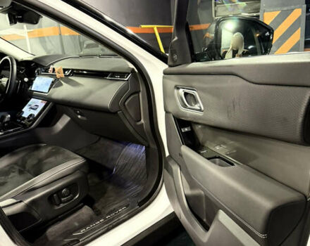 Білий Ленд Ровер Рендж Ровер Велар, об'ємом двигуна 2 л та пробігом 44 тис. км за 60000 $, фото 11 на Automoto.ua