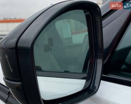 Белый Ленд Ровер Рендж Ровер Велар, объемом двигателя 2 л и пробегом 45 тыс. км за 64999 $, фото 79 на Automoto.ua