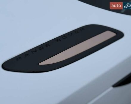 Белый Ленд Ровер Рендж Ровер Велар, объемом двигателя 2 л и пробегом 65 тыс. км за 54900 $, фото 3 на Automoto.ua