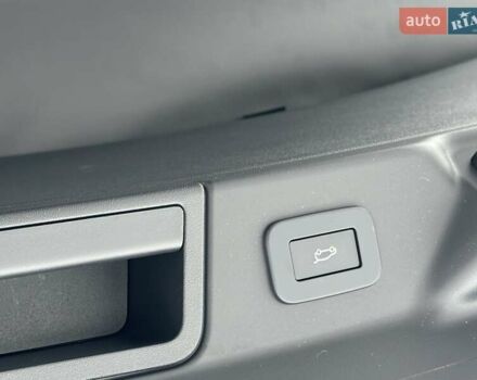 Белый Ленд Ровер Рендж Ровер Велар, объемом двигателя 2 л и пробегом 16 тыс. км за 83900 $, фото 33 на Automoto.ua