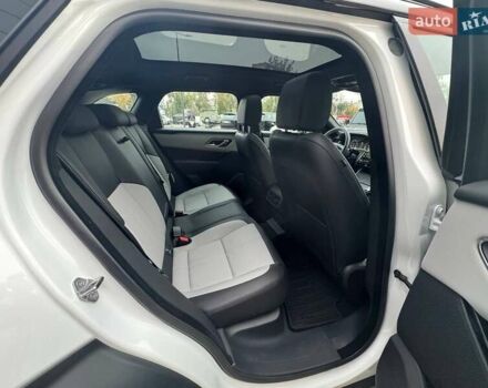 Ленд Ровер Рендж Ровер Велар 2025 в Киеве на Automoto.ua Белый Ленд Ровер Рендж Ровер Велар, объемом двигателя 3 л и пробегом 6 тыс. км за 91847 $, фото 13 на Automoto.ua