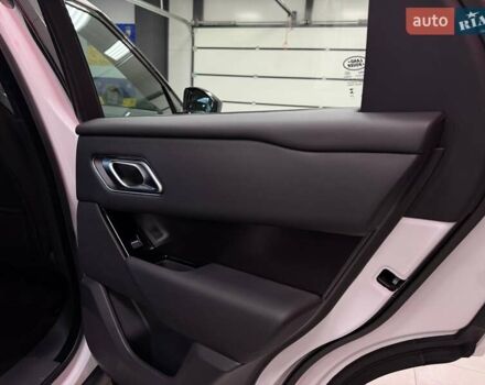 Білий Ленд Ровер Рендж Ровер Велар, об'ємом двигуна 2 л та пробігом 1 тис. км за 94500 $, фото 54 на Automoto.ua