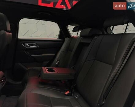 Білий Ленд Ровер Рендж Ровер Велар, об'ємом двигуна 2 л та пробігом 1 тис. км за 94500 $, фото 52 на Automoto.ua