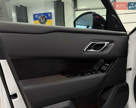 Білий Ленд Ровер Рендж Ровер Велар, об'ємом двигуна 2 л та пробігом 1 тис. км за 94500 $, фото 46 на Automoto.ua