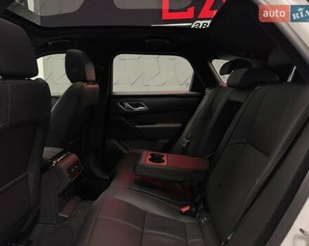 Білий Ленд Ровер Рендж Ровер Велар, об'ємом двигуна 2 л та пробігом 1 тис. км за 94500 $, фото 51 на Automoto.ua