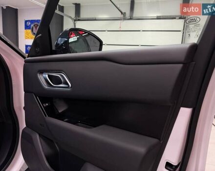 Білий Ленд Ровер Рендж Ровер Велар, об'ємом двигуна 2 л та пробігом 1 тис. км за 94500 $, фото 57 на Automoto.ua