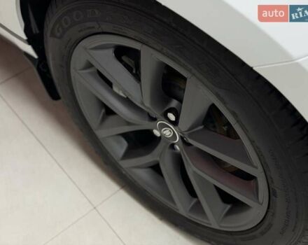 Білий Ленд Ровер Рендж Ровер Велар, об'ємом двигуна 2 л та пробігом 1 тис. км за 94500 $, фото 13 на Automoto.ua