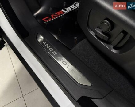 Білий Ленд Ровер Рендж Ровер Велар, об'ємом двигуна 2 л та пробігом 1 тис. км за 94500 $, фото 48 на Automoto.ua