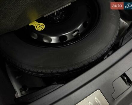 Білий Ленд Ровер Рендж Ровер Велар, об'ємом двигуна 2 л та пробігом 1 тис. км за 94500 $, фото 68 на Automoto.ua