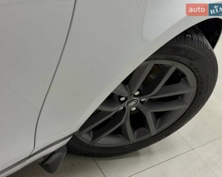 Білий Ленд Ровер Рендж Ровер Велар, об'ємом двигуна 2 л та пробігом 1 тис. км за 94500 $, фото 6 на Automoto.ua