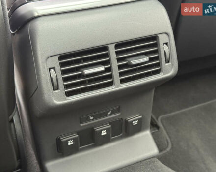 Черный Ленд Ровер Рендж Ровер Велар, объемом двигателя 2 л и пробегом 56 тыс. км за 37900 $, фото 43 на Automoto.ua