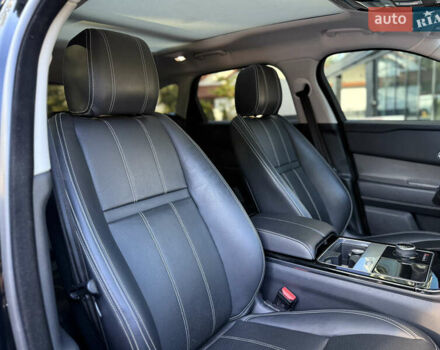 Черный Ленд Ровер Рендж Ровер Велар, объемом двигателя 2 л и пробегом 105 тыс. км за 32000 $, фото 65 на Automoto.ua