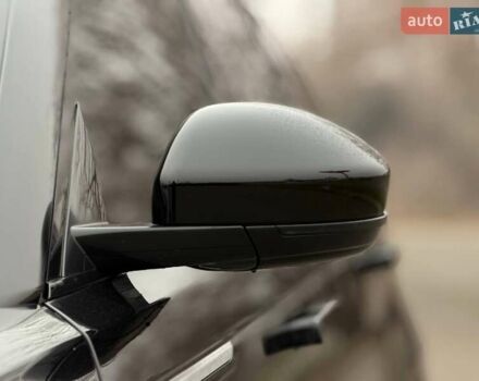 Чорний Ленд Ровер Рендж Ровер Велар, об'ємом двигуна 2 л та пробігом 95 тис. км за 40000 $, фото 6 на Automoto.ua