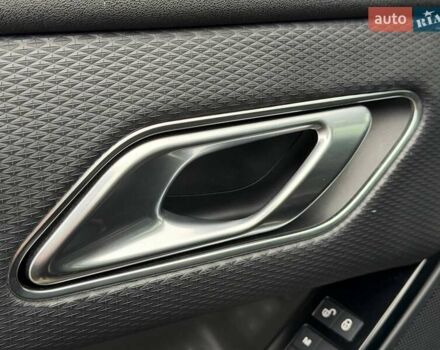 Чорний Ленд Ровер Рендж Ровер Велар, об'ємом двигуна 2 л та пробігом 95 тис. км за 40000 $, фото 44 на Automoto.ua