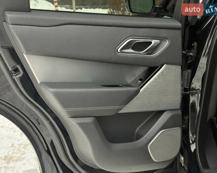 Черный Ленд Ровер Рендж Ровер Велар, объемом двигателя 2 л и пробегом 56 тыс. км за 37900 $, фото 30 на Automoto.ua