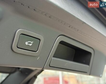 Чорний Ленд Ровер Рендж Ровер Велар, об'ємом двигуна 2 л та пробігом 107 тис. км за 35500 $, фото 10 на Automoto.ua