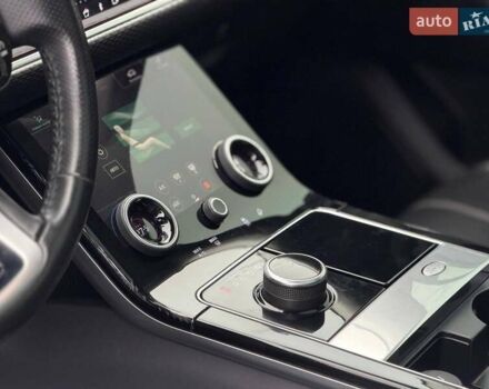 Чорний Ленд Ровер Рендж Ровер Велар, об'ємом двигуна 2 л та пробігом 95 тис. км за 40000 $, фото 50 на Automoto.ua