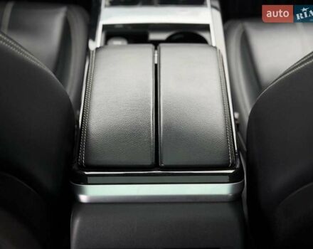 Чорний Ленд Ровер Рендж Ровер Велар, об'ємом двигуна 2 л та пробігом 95 тис. км за 40000 $, фото 59 на Automoto.ua