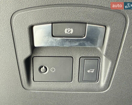 Черный Ленд Ровер Рендж Ровер Велар, объемом двигателя 2 л и пробегом 56 тыс. км за 37900 $, фото 50 на Automoto.ua